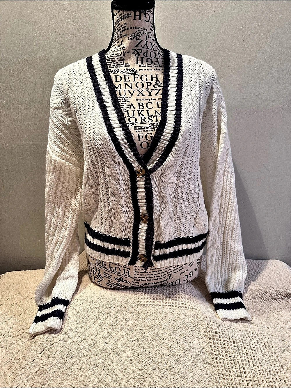SO White & Black Knit Cardigan Like New
